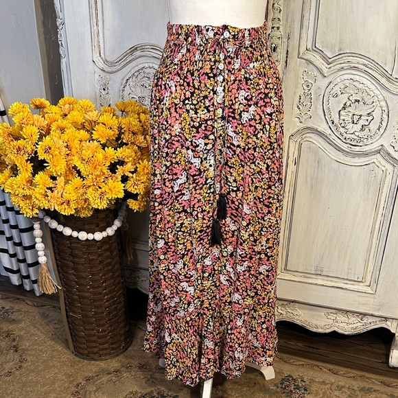 Rose & Thyme Ditsy Floral Maxi Dress/Skirt  with Tassel + Abalone Button Detail - Picture 1 of 8